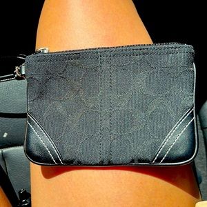 Coach wristlet black